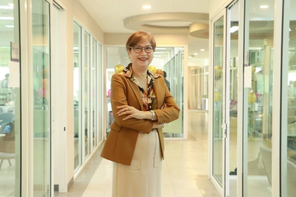 นางวสุกานต์ วิศาลสวัสดิ์ คณบดีคณะการท่องเที่ยวและการโรงแรม มหาวิทยาลัยธุรกิจบัณฑิตย์   (DPU) 