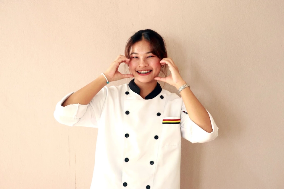 นางสาวรัตนาภรณ์ จรเสถียร นักศึกษาปีที่ 4 คณะการท่องเที่ยวและการโรงแรม สาขาการโรงแรม DPU