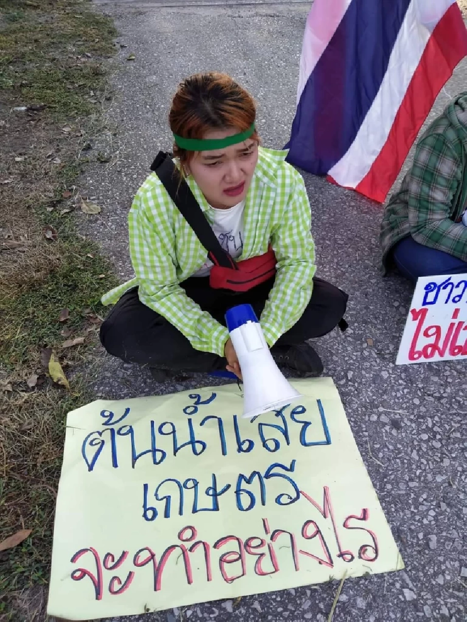 ชาวบ้านตาก ปักหลัก  ปิดประตูอบต.แม่ท้อ  ค้านสัมปทานเหมืองหินดอยชาติ    