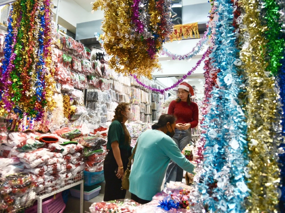 ของประดับตกแต่งสำหรับเทศกาลเฉลิมฉลองคริสต์และปีใหม่ ถึงยังไงก็ขายดี 