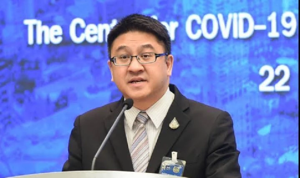 นายณัฐภาณุ นพคุณ รองอธิบดีกรมสารนิเทศ กระทรวงการต่างประเทศ ในฐานะรองโฆษก ศบค.ภาคภาษาอังกฤษ