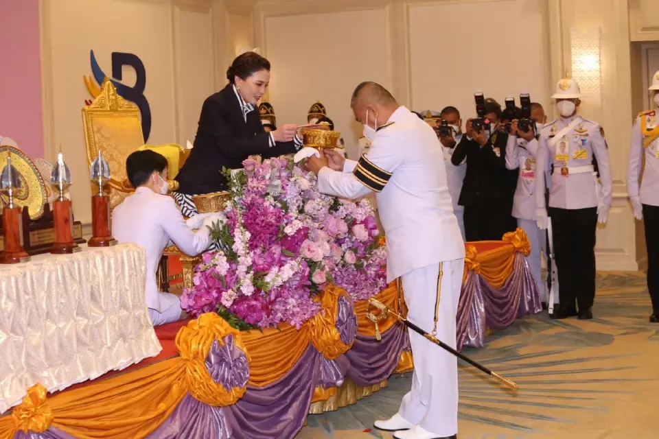 พระราชินี พระราชทานรางวัลการแข่งขันเรือใบ “ภูเก็ตคิงส์คัพรีกัตต้า” ทรงนำทีมเข้าเส้นชัยอันดับที่ 1