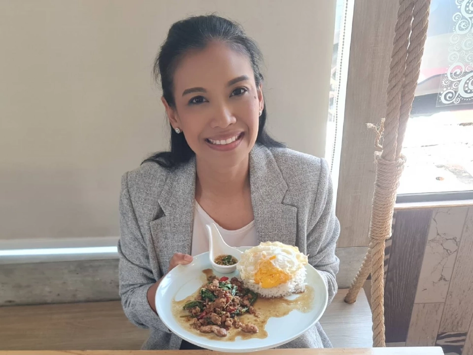 นางรัดเกล้า อินทวงศ์ สุวรรณคีรี รองโฆษกประจำสำนักนายกรัฐมนตรี