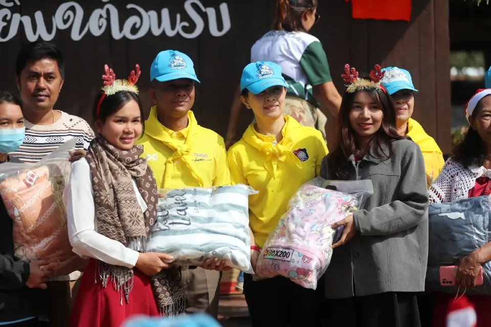 ผบ.ตร.ส่งซานตาคลอส"ตำรวจปากช่อง"มอบไออุ่นให้น้องๆ คลายหนาวเขาใหญ่