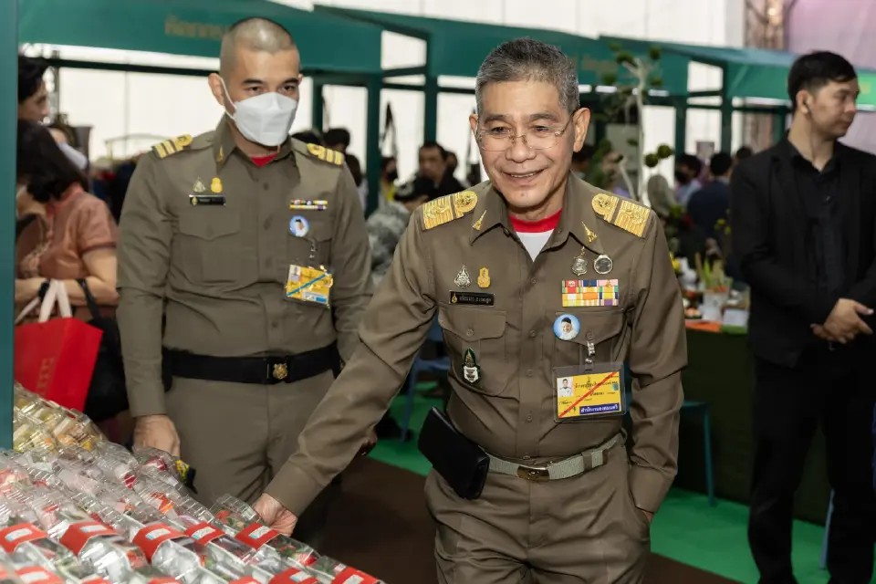 จรัลธาดา กรรณสูต องคมนตรี ประธานกรรมการ มูลนิธโครงการหลวง