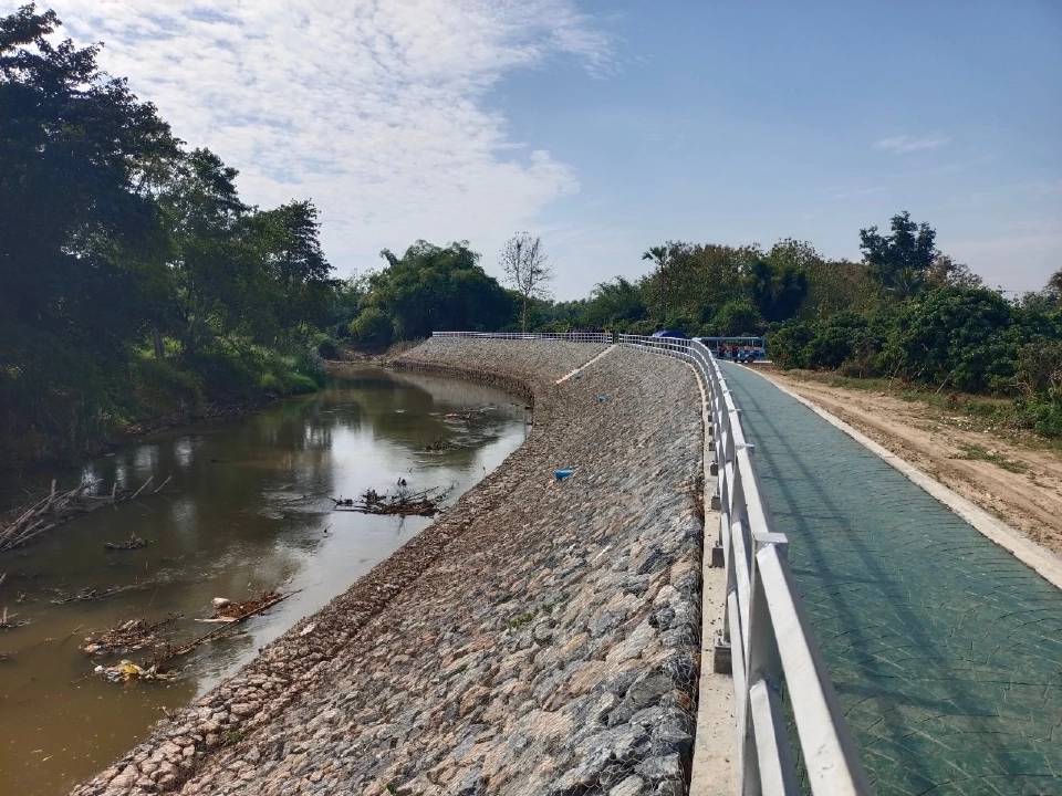 มท.2ลงพื้นที่ตรวจสอบติดตามโครงการเขื่อน