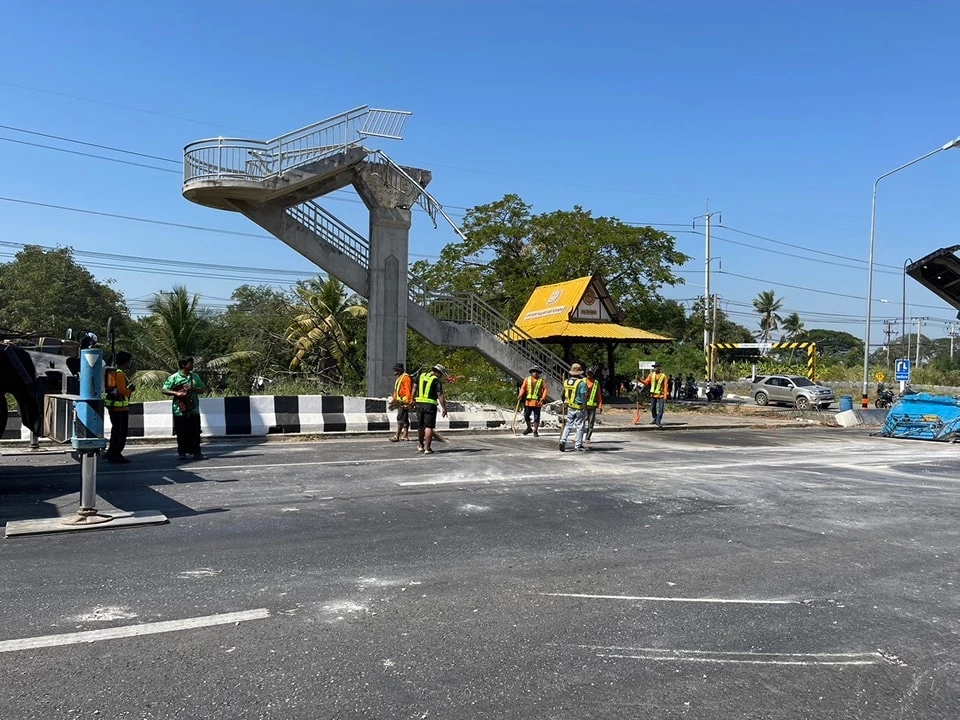 “สุริยะ”บี้ขนส่งฯ เพิ่ม Double Safety หลังรถบรรทุกยกกระบะเกี่ยวสะพานลอย