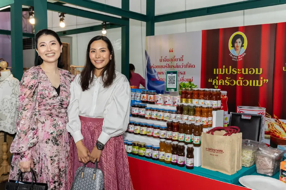คุณวรรณชมพู ชัยสารวิวัฒน์ และ คุณสุรพร สุขุมาลจันทร์