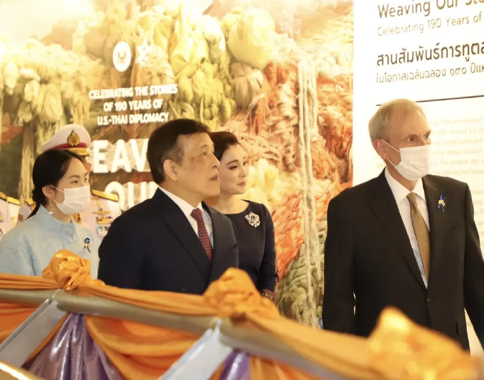 ในหลวง ทรงเปิดนิทรรศการ "Weaving Our Stories : สานสัมพันธ์ทางการทูตสหรัฐอเมริกา - ไทย 190 ปี"