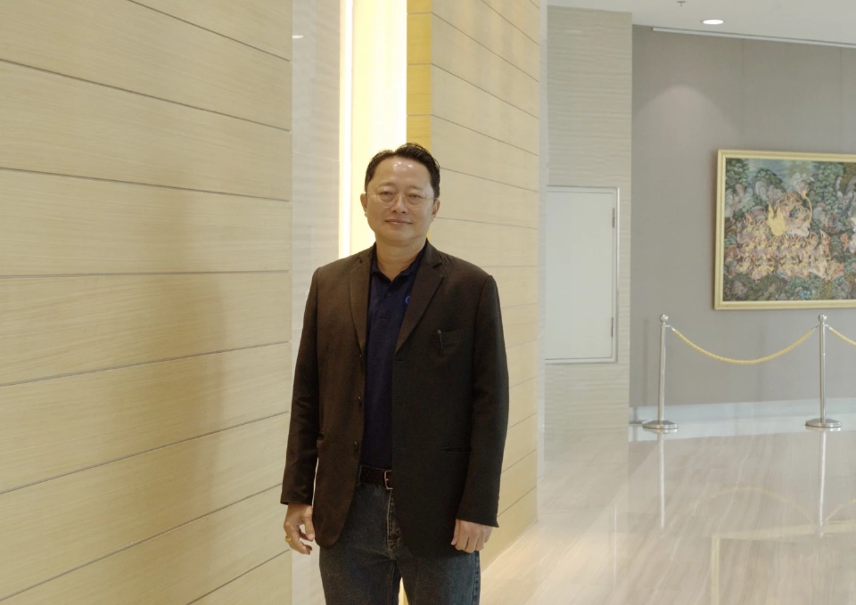 นายเอกจักร บัวหภักดี ตัวแทนบริษัทหลักทรัพย์ โกลเบล็ก จำกัด