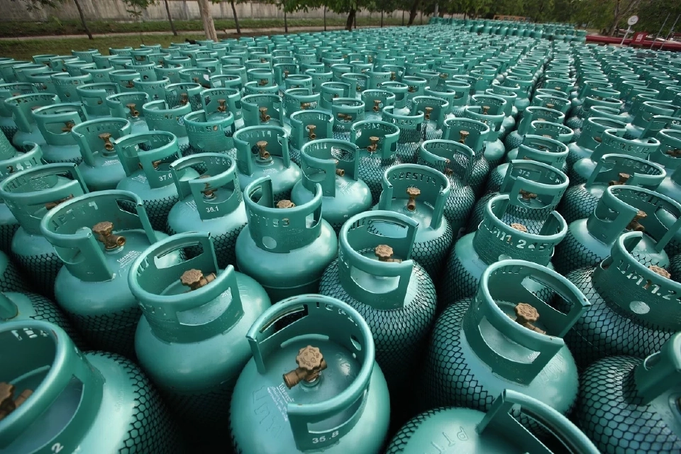 "รสนา"แซะ"พีระพันธุ์"กล้ารื้อโครงสร้างก๊าซหุมต้มมากกว่าทำงานด้วยปาก