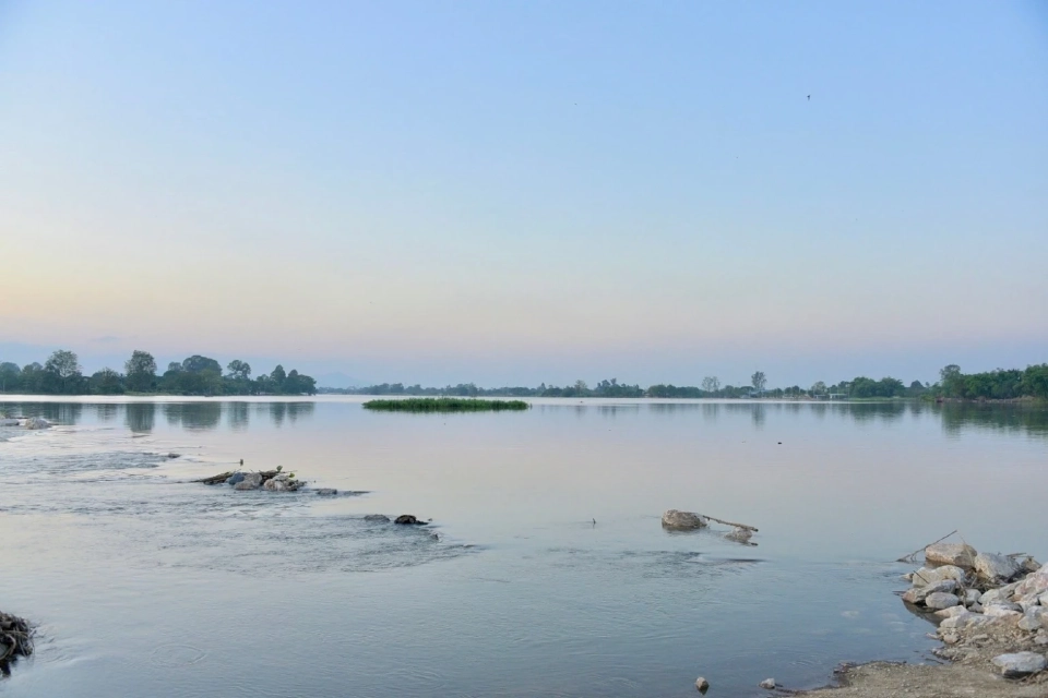 กรมชลฯ เร่งซ่อมแซมฝายชั่วคราวกั้นแม่น้ำปิง จังหวัดกำแพงเพชร