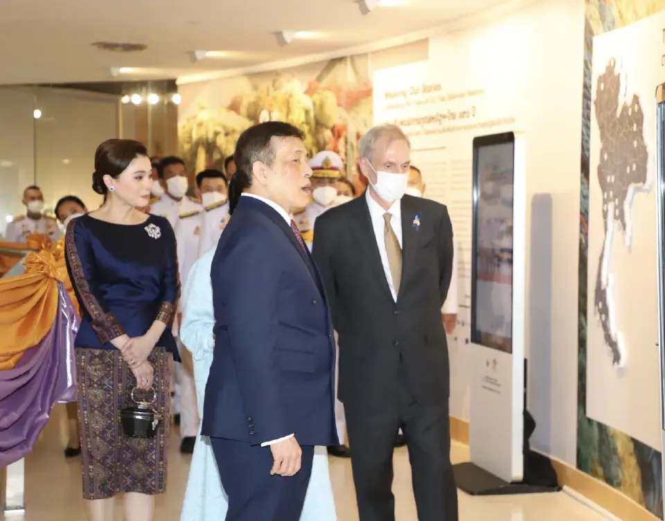ในหลวง ทรงเปิดนิทรรศการ "Weaving Our Stories : สานสัมพันธ์ทางการทูตสหรัฐอเมริกา - ไทย 190 ปี"