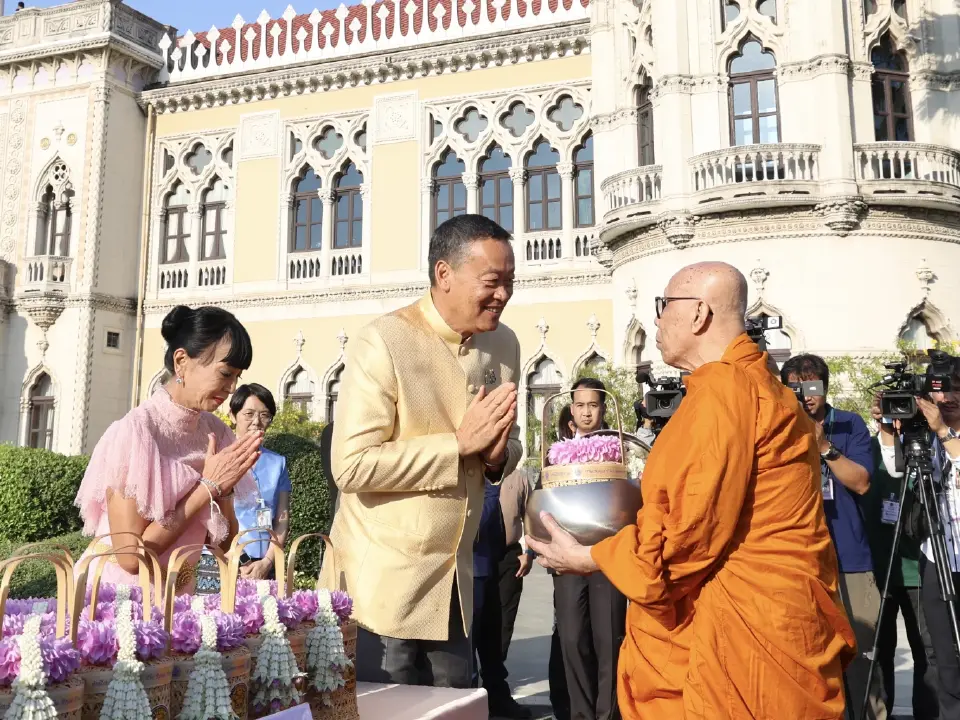 เศรษฐา สักการะสิ่งศักดิ์สิทธิ์ทำเนียบ ขอพรบ้านเมืองเจริญรุ่งเรือง