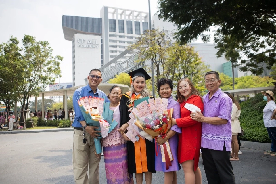 สถาบันการจัดการปัญญาภิวัฒน์ “ใจฟู รับปริญญารุ่น 13 ฉลองความสำเร็จ”