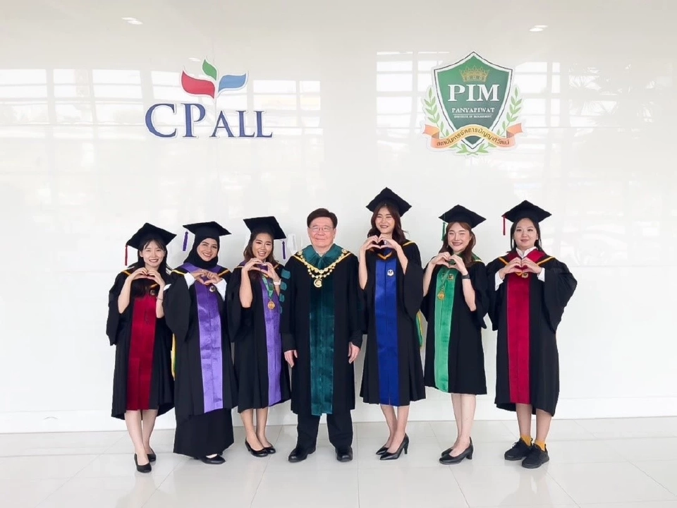 สถาบันการจัดการปัญญาภิวัฒน์ “ใจฟู รับปริญญารุ่น 13 ฉลองความสำเร็จ”