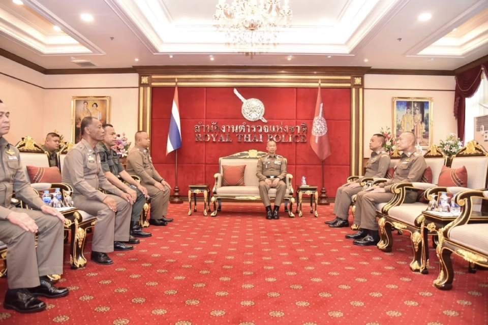 ผบ.ตร.มอบโล่-รางวัลชื่นชมตำรวจ สภ.จอหอ นครราชสีมา ช่วยตัวประกันสำเร็จ