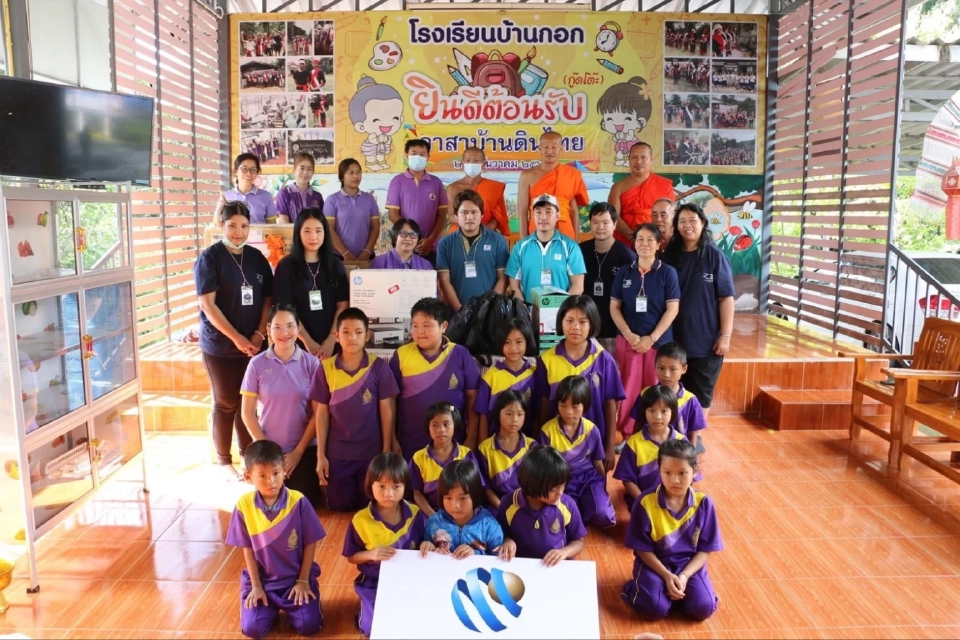 โตเกียวมารีนประกันชีวิตมอบอุปกรณ์คอมพิวเตอร์แก่โรงเรียนบ้านกอก