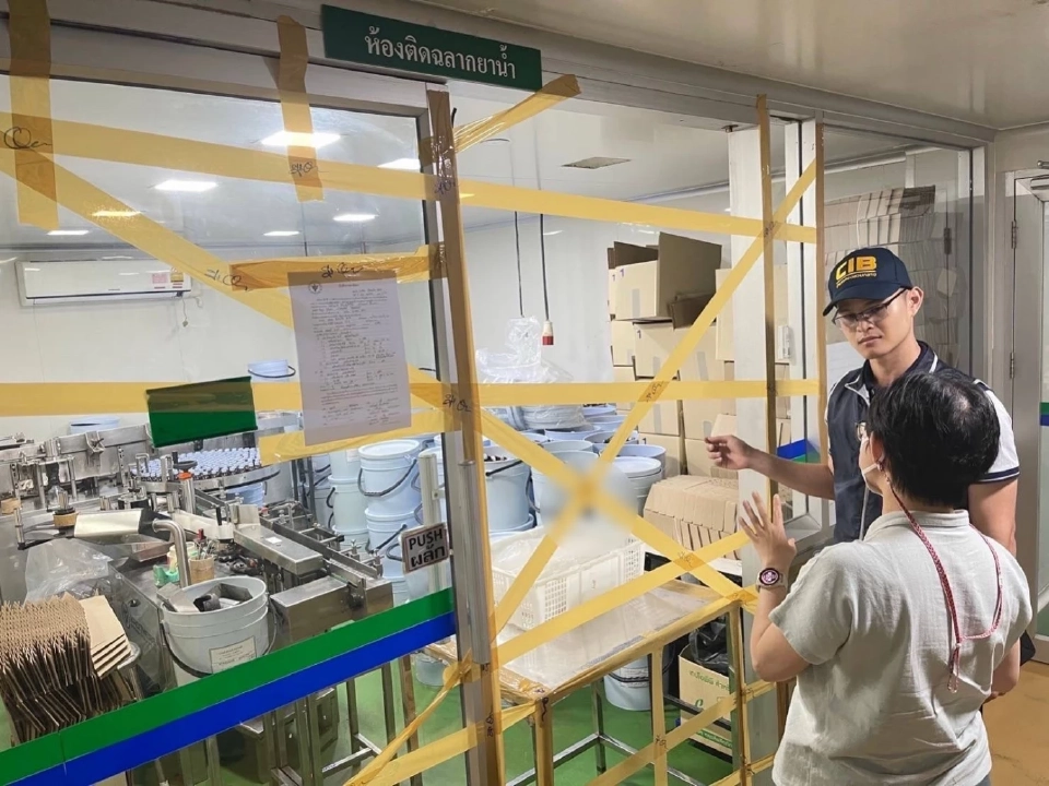 ตำรวจสอบสวนกลาง- อย. บุกทลายโรงงานผลิตยาแก้ไอปลอมรายใหญ่