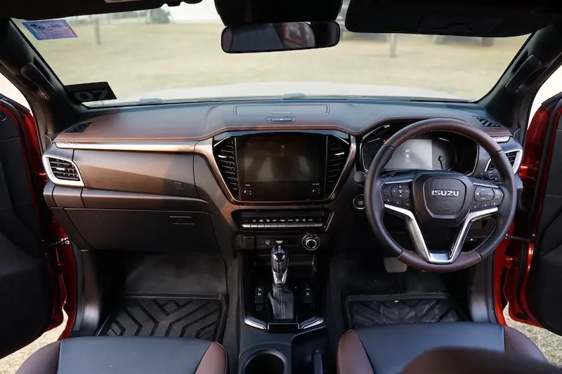 ISUZU V-CROSS 4x4 ปิกอัพสายฉ่ำ ออพชันล้น