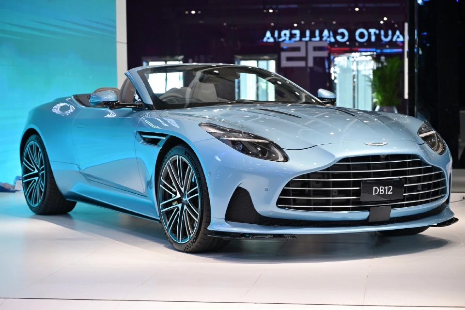 ดีบี 12 โวลานเต้ ใหม่ (New DB12 Volante) 