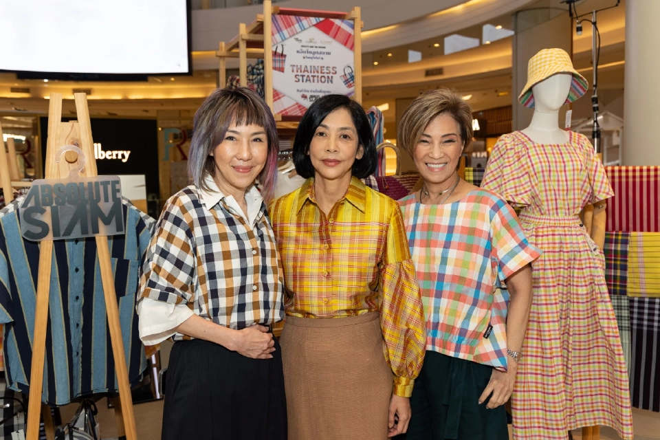 นายกฯ เยี่ยมชมป๊อบอัพช็อป “THAINESS STATION สินค้าไทย ร่วมใจเพื่อชุมชน” สยามพารากอน