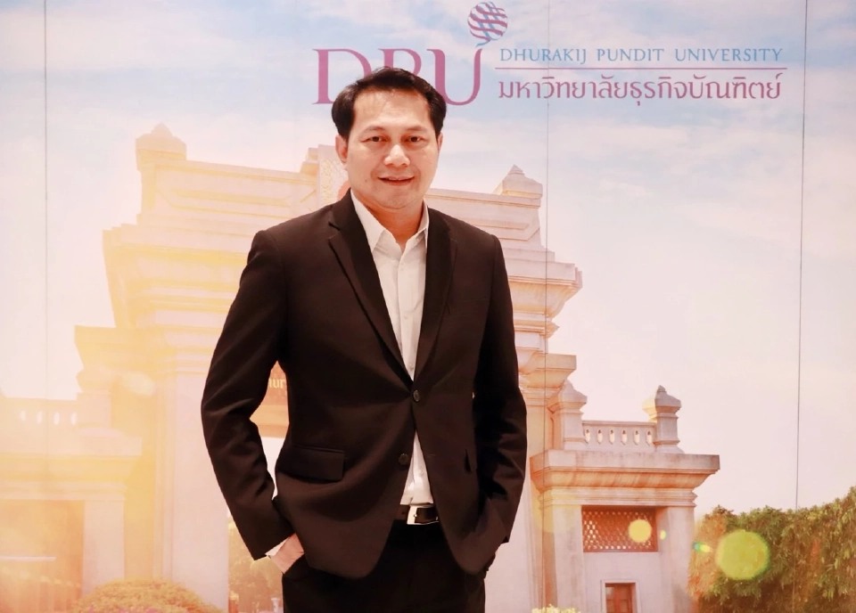 ผศ.ดร.ศิริเดช คำสุพรหม ผู้ช่วยรองอธิการบดี สายงานภาคีสัมพันธ์ และคณบดีวิทยาลัยนานาชาติ (International College)  มหาวิทยาลัยธุรกิจบัณฑิตย์ (DPU)