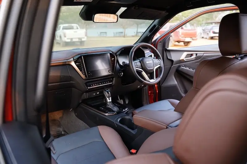 ISUZU V-CROSS 4x4 ปิกอัพสายฉ่ำ ออพชันล้น