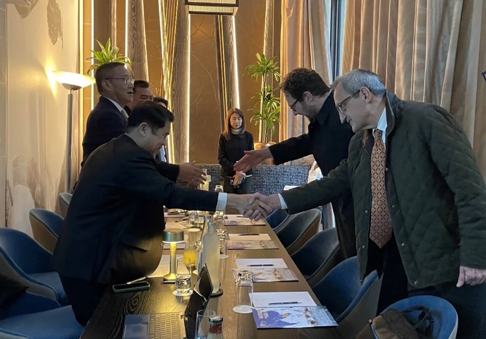 “สุริยะ” ถกบิ๊กเอกชนฝรั่งเศส ดึงร่วมลงทุน “อากาศยาน- แลนด์บริดจ์”