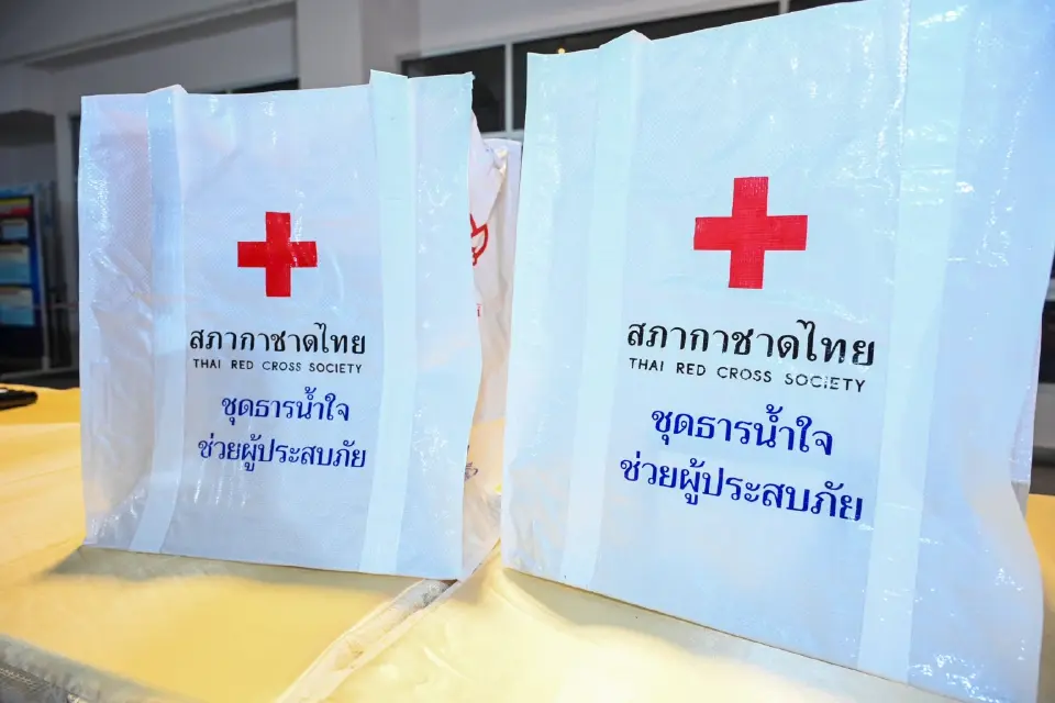 ถุงยังชีพจำนวน 4,000 ถุง ซึ่งบรรจุข้าวสาร อาหารแห้ง ของอุปโภคบริโภค ฯลฯ สำหรับประชาชนเมียนมาราว 20,000 คน 