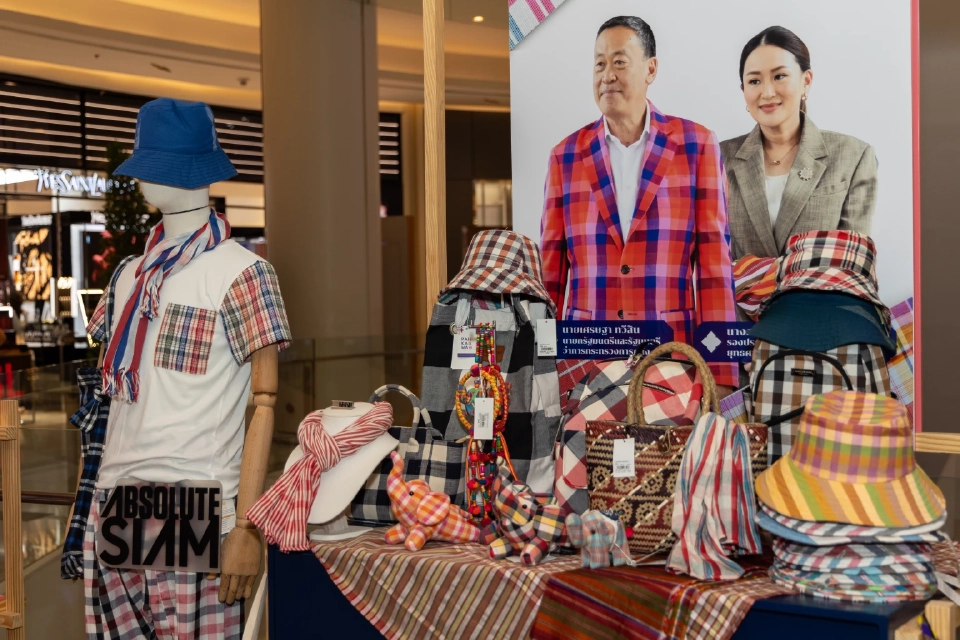 นายกฯ เยี่ยมชมป๊อบอัพช็อป “THAINESS STATION สินค้าไทย ร่วมใจเพื่อชุมชน” สยามพารากอน