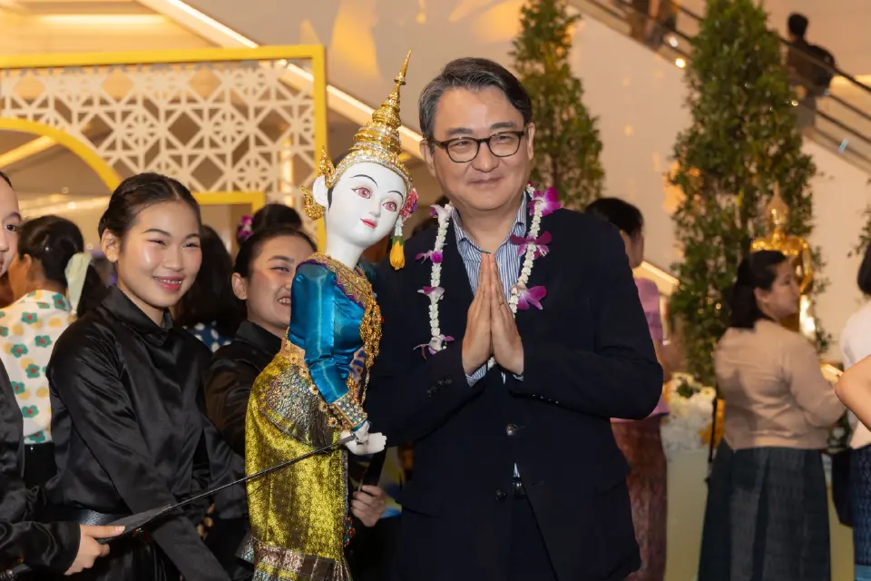 สยามพารากอน อัญเชิญ 12 พระพุทธรูปมงคล หาชมยากมาประดิษฐานให้สักการ