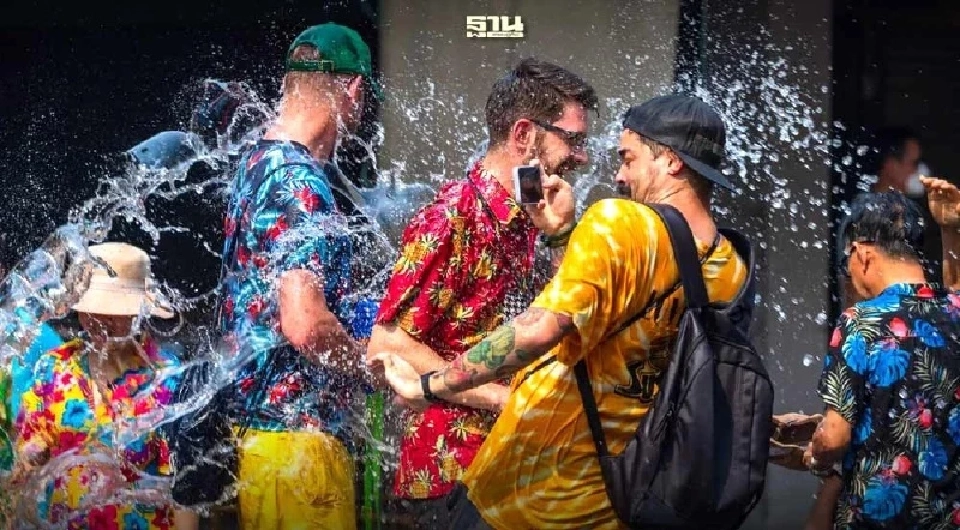 วันสงกรานต์ 2567 มาสาดคำอวยพร “Songkran Day” เป็นภาษาอังกฤษกันเถอะ