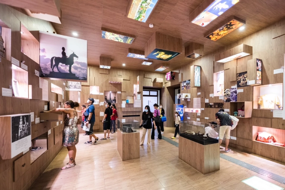 "งานใต้ร่มพระบารมี 242 ปี กรุงรัตนโกสินทร์" เริ่มแล้ววันนี้ 19- 25 เม.ย.2567