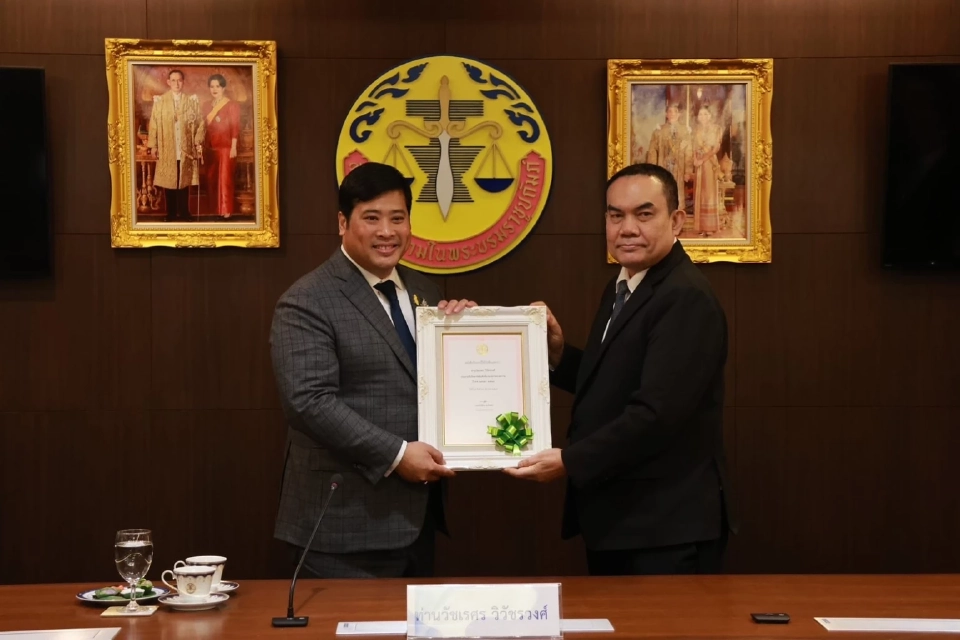 สภาทนายมอบหนังสือเเต่งตั้ง "ท่านชายวัชเรศร วิวัชรวงศ์ หรือ ท่านอ้น"  เป็นประธานที่ปรึกษากิตติมศักดิ์นายกสภาทนายความ