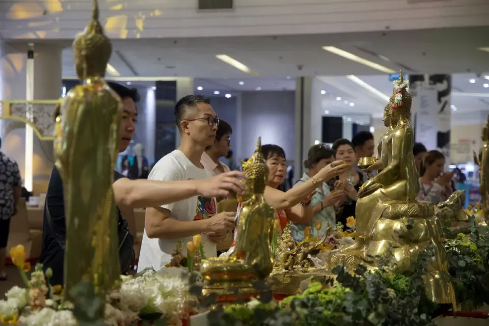 บรรยากาศ ต้อนรับวันมหาสงกรานต์ สยามพารากอน