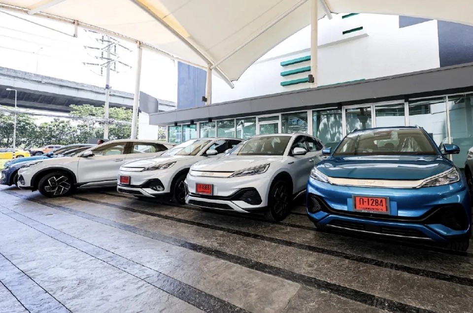 ‘เนชั่น กรุ๊ป’ จับมือ BYD ลดโลกร้อน รับมอบรถยนต์ไฟฟ้า 11 คัน