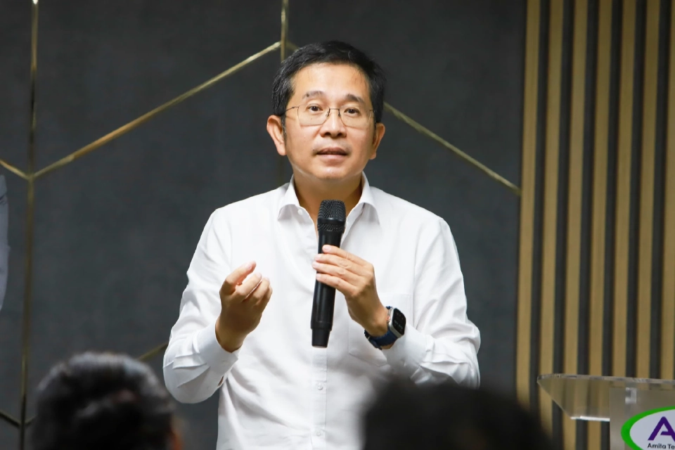 สมโภชน์ อาหุนัย ประธานเจ้าหน้าที่บริหาร บริษัท พลังงานบริสุทธิ์ จำกัด (มหาชน) 