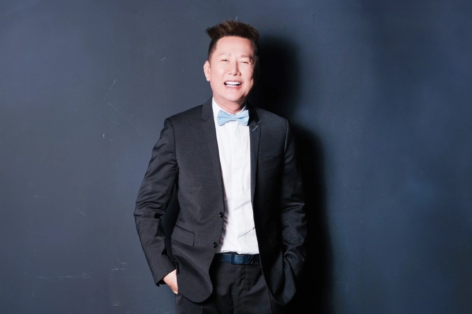 นายณวัฒน์ อิสรไกรศีล ประธานเจ้าหน้าที่บริหาร บริษัท มิสแกรนด์ อินเตอร์เนชั่นแนล จำกัด (มหาชน)