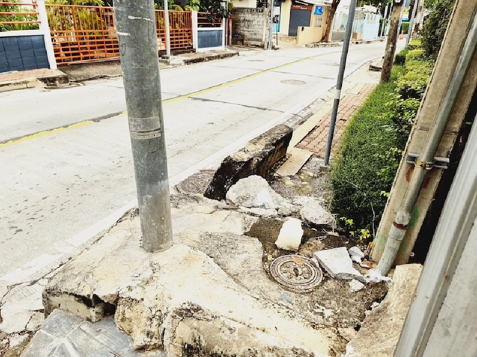 ทางเท้าอันตราย คนกรุงเทพฯ ประสบอุบัติเหตุ 915 รายต่อปี