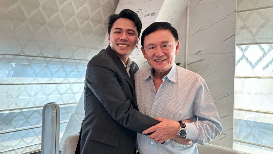 ส่องประวัติ "แอ็คมี่ วรวัฒน์" นักธุรกิจหมื่นล้าน หลังมีรูปคู่ "ทักษิณ"