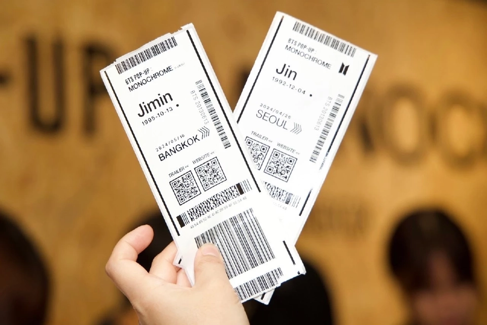 "BTS POP-UP : MONOCHROME IN BANGKOK" แห่งแรกในเอเชียตะวันออกเฉียงใต้