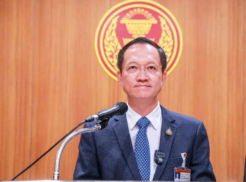 นายอัครเดช วงษ์พิทักษ์โรจน์ ในฐานะประธาน กมธ.อุตสาหกรรม สภาผู้แทนราษฎร