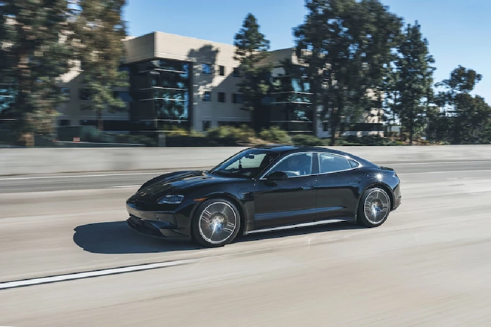 Porsche Taycan Facelift 2024 EV ราคาเริ่ม 6.69 ล้านบาท