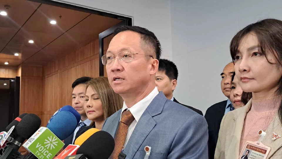  นายอัครเดช วงษ์พิทักษ์โรจน์ 