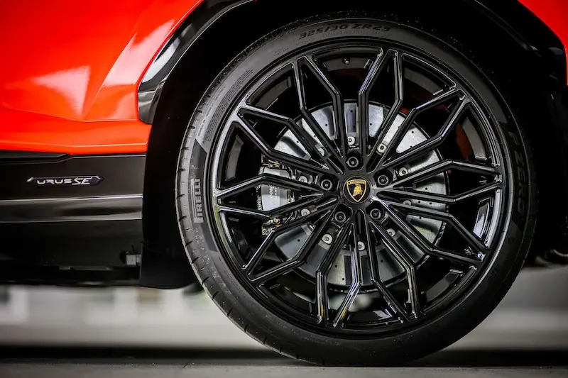 Lamborghini Urus SE ราคา 24.98 ล้านบาท