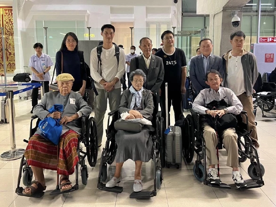 ภาพจากเพจเฟซบุ๊ก Charnvit Kasetsiri 