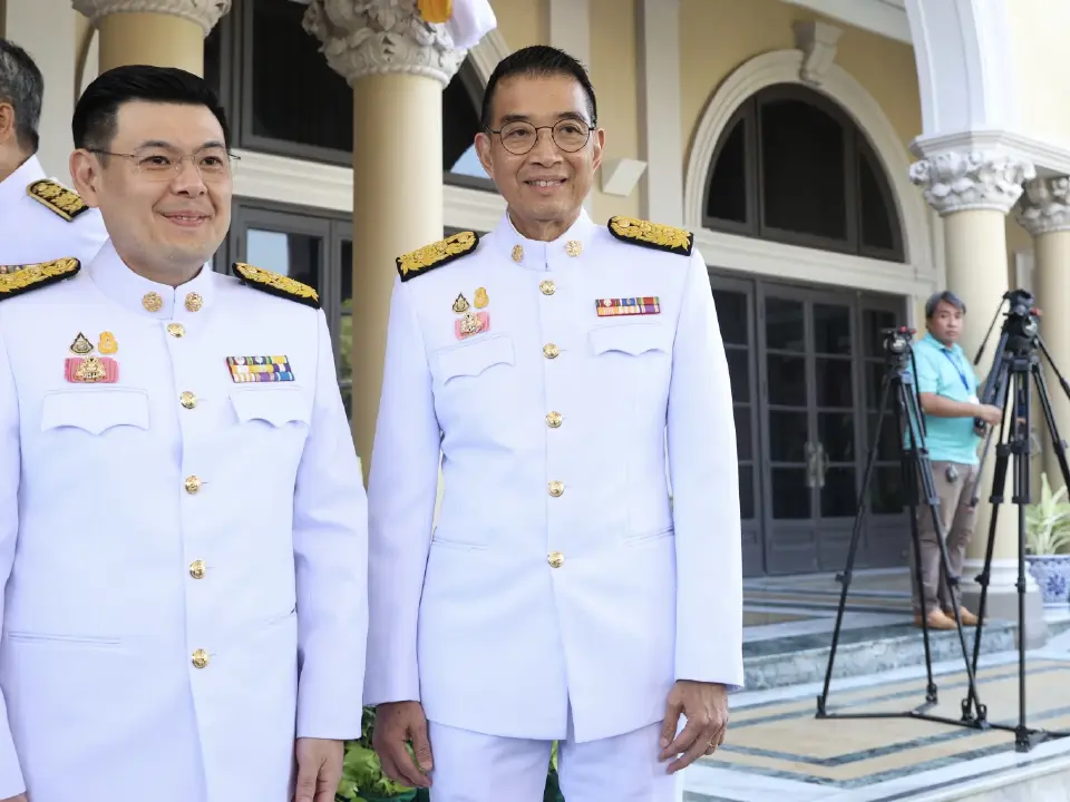 12 รัฐมนตรีใหม่รวมตัวทำเนียบฯ ก่อนเข้าเฝ้าถวายสัตย์ปฏิญาณตน