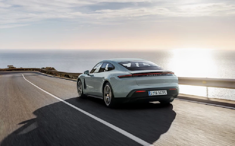 Porsche Taycan Facelift 2024 ราคาเริ่ม 6.69 ล้านบาท