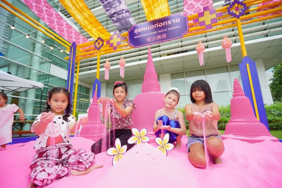 สานต่อ Soft Power กับอภิมหาสงกรานต์รางน้ำ ‘คิง เพาเวอร์’